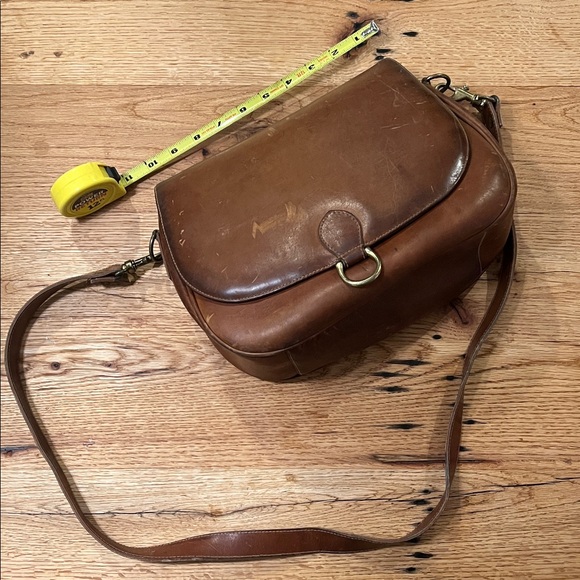 VINTAGE G.H. Bass & Co. Brown / Tan Leather & Brass Horsebit Crossbody Bag - Picture 1 of 8